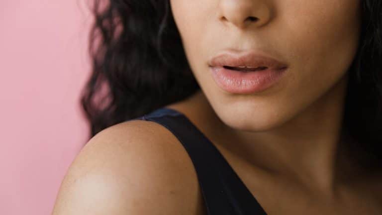 עיצוב שפתיים